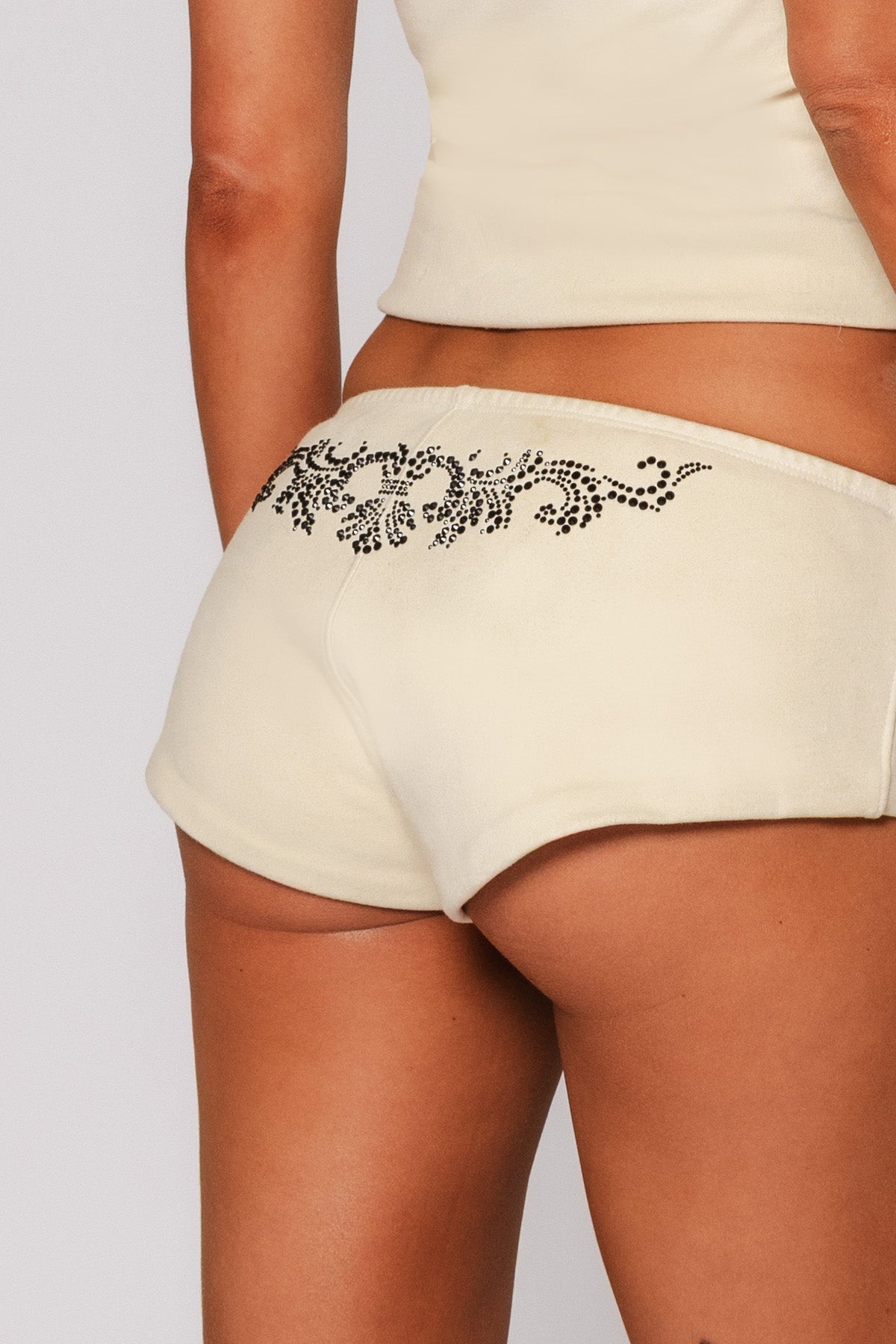 BUCKLE BUNNY SHORT / OFF-WHITE